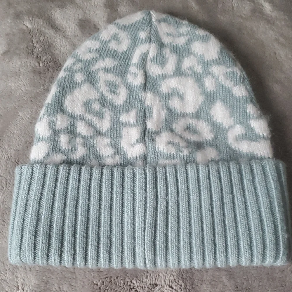 NWOT SWEATY BETTY ANIMAL JACQURD BLUE LEOPARD BEANIE